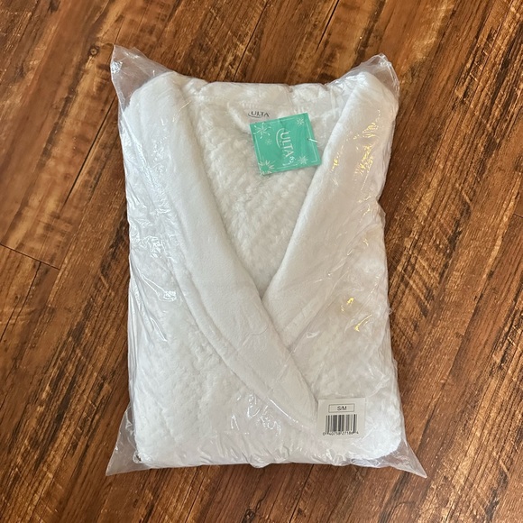Ulta Bath Robe - Picture 2 of 3
